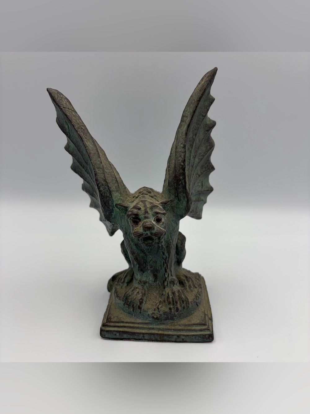 Universal Statuary Winged Gargoyle Dog Like Figurine Chained 5039 Vintage 1994